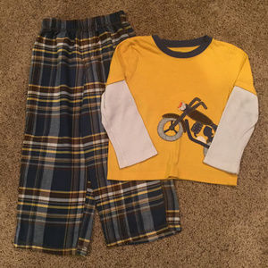 Boys Carter's Pajamas (Size 5T)